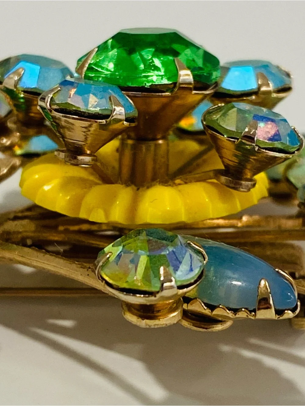 Vintage Green Aurora Borealis Rhinestones Brooch Yellow Plastic Flower Rivets